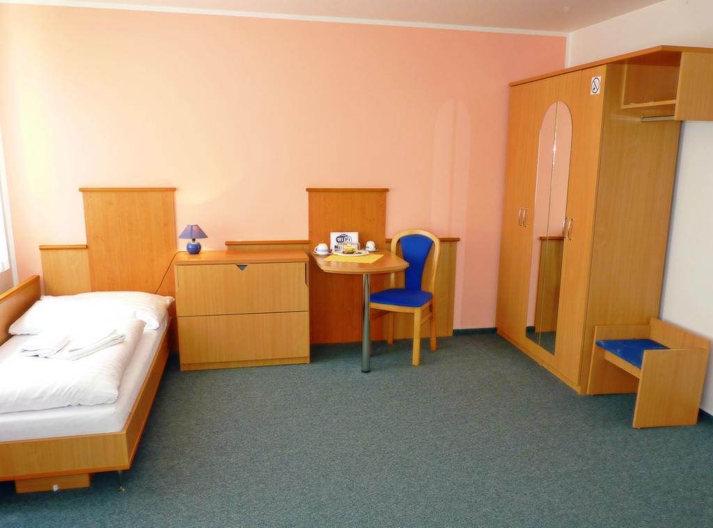Garni G Hotel Žilina Habitación foto